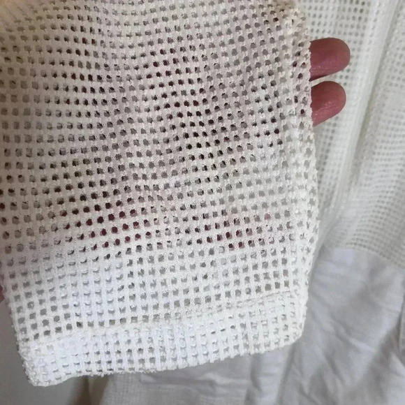 Beach by Jordan Taylor white zippered and hooded beach cover up with pockets. - Picture 3 of 8